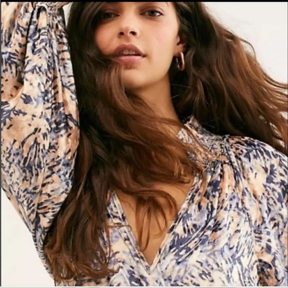 Free people go get'Em crushed velvet balloon sleeve blouse